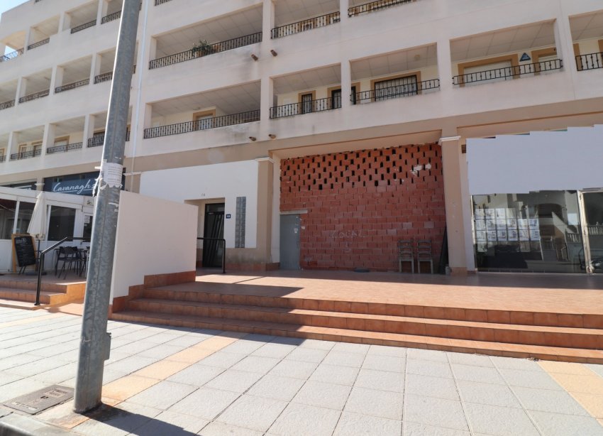 Reventa - Local Comercial - Los Montesinos - Entre Naranjos / Vistabella Golf