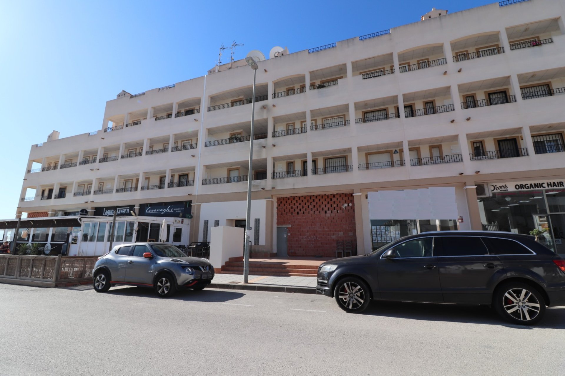 Reventa - Local Comercial - Los Montesinos - Entre Naranjos / Vistabella Golf
