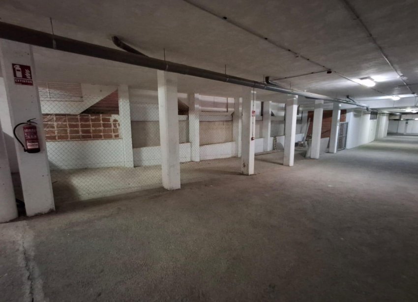 Reventa - Parking - Orihuela Costa - Los Almendros-La Florida