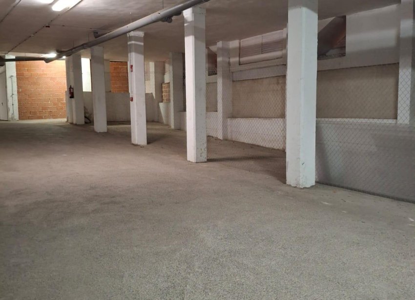 Reventa - Parking - Orihuela Costa - Los Almendros-La Florida