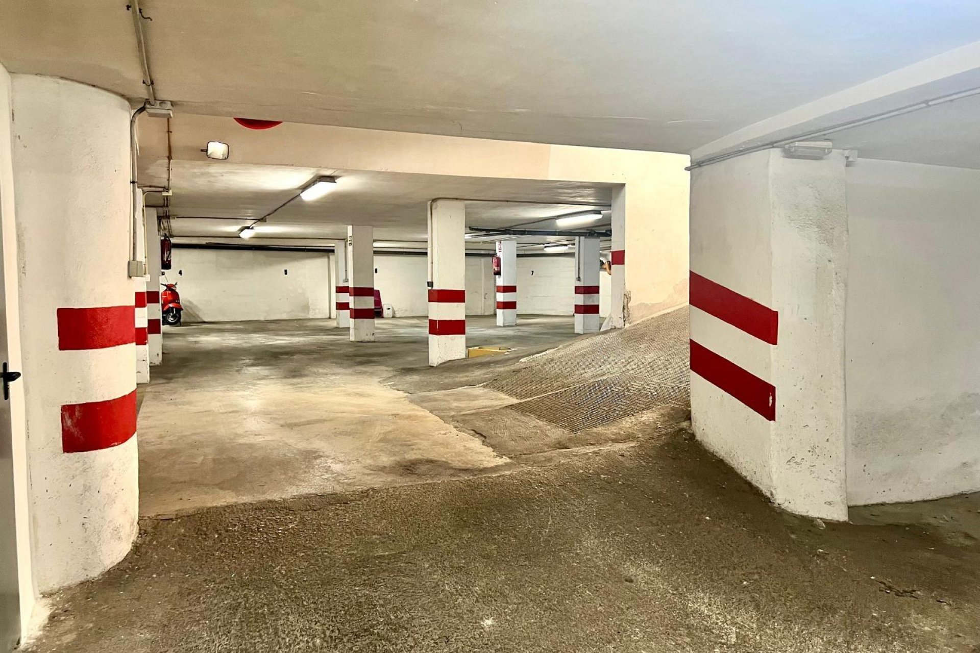 Reventa - Parking Space / Garage - Torrevieja - Centro