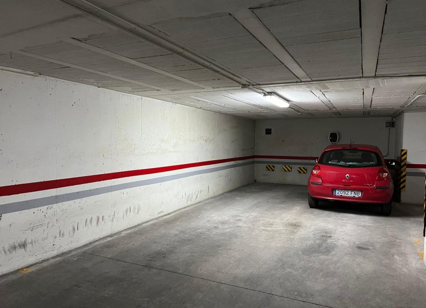 Reventa - Parking Space / Garage - Torrevieja - Centro