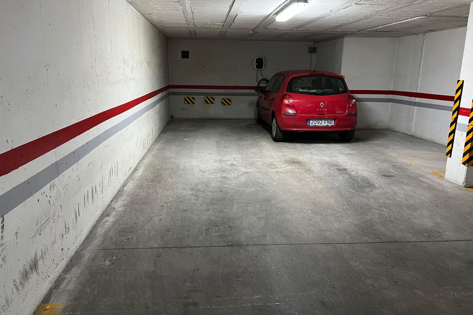 Reventa - Parking Space / Garage - Torrevieja - Centro