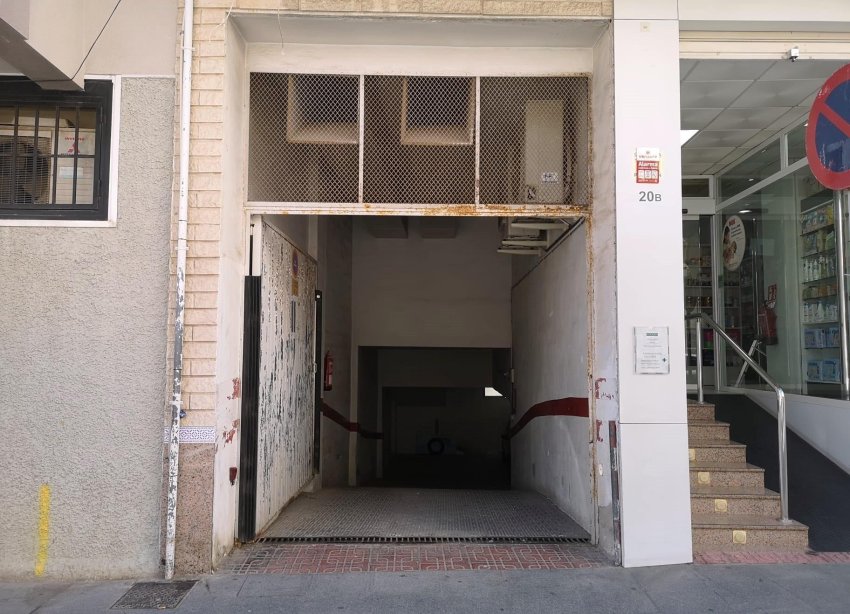 Reventa - Parking - Torrevieja - Centro