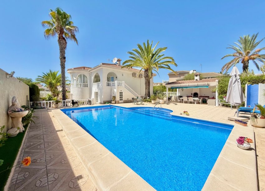 Reventa - Villa / Casa - Ciudad Quesada - Centro de la Ciudad Quesada
