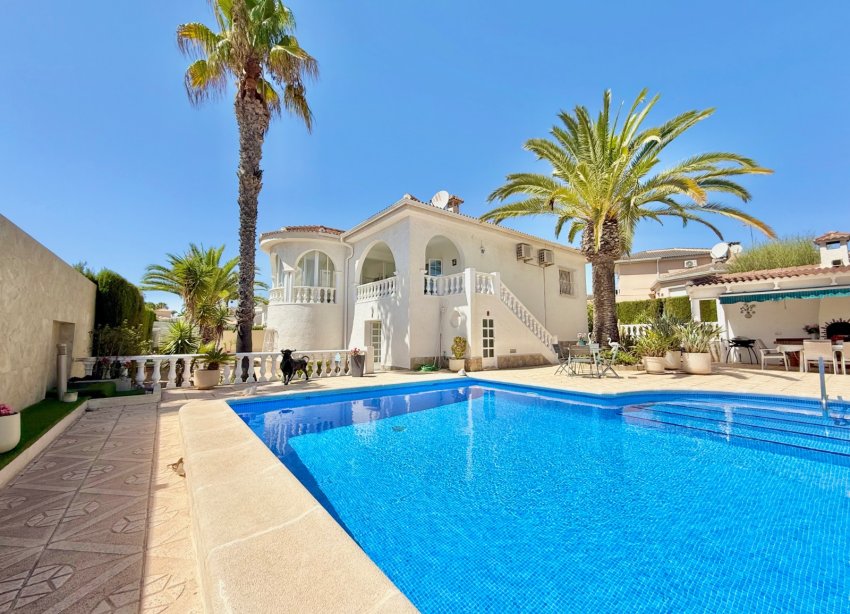 Reventa - Villa / Casa - Ciudad Quesada - Centro de la Ciudad Quesada