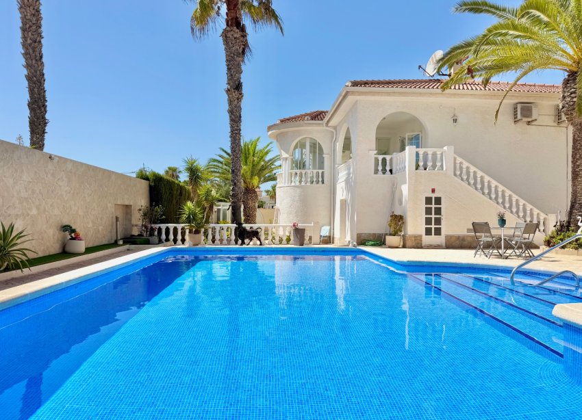Reventa - Villa / Casa - Ciudad Quesada - Centro de la Ciudad Quesada