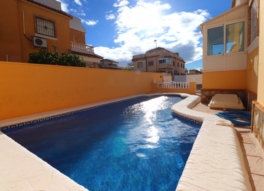 Reventa - Villa / Casa - Ciudad Quesada - Lo Marabú