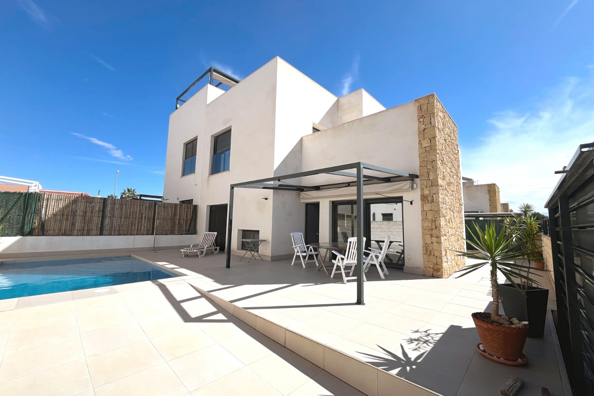 Reventa - Villa / Casa - Ciudad Quesada - Pueblo Bravo