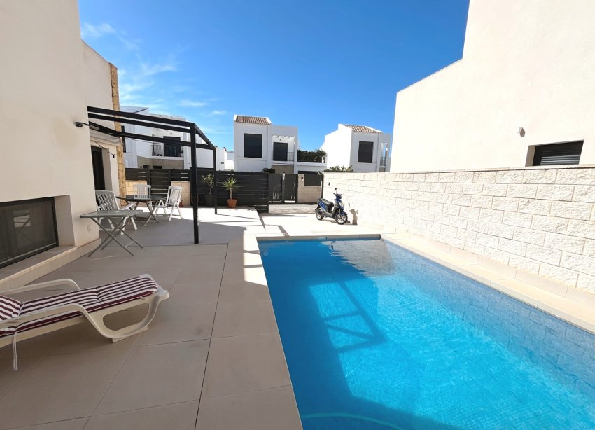 Reventa - Villa / Casa - Ciudad Quesada - Pueblo Bravo