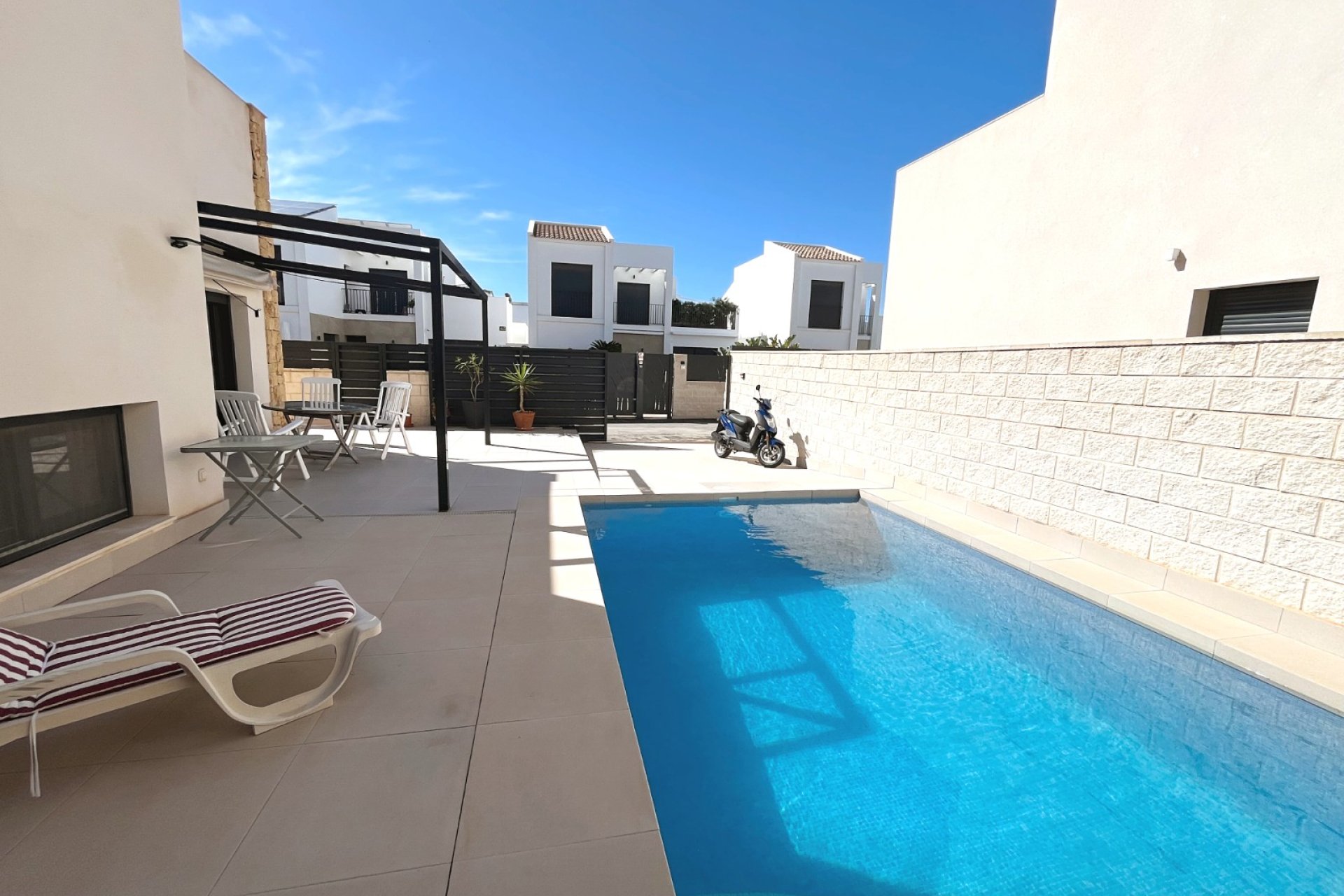 Reventa - Villa / Casa - Ciudad Quesada - Pueblo Bravo