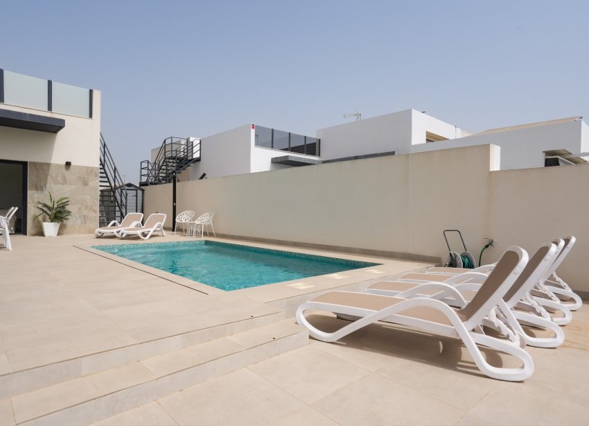 Reventa - Villa / Casa - Daya Nueva - Pueblo