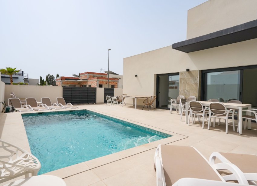 Reventa - Villa / Casa - Daya Nueva - Pueblo