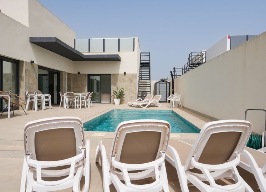 Reventa - Villa / Casa - Daya Nueva - Pueblo