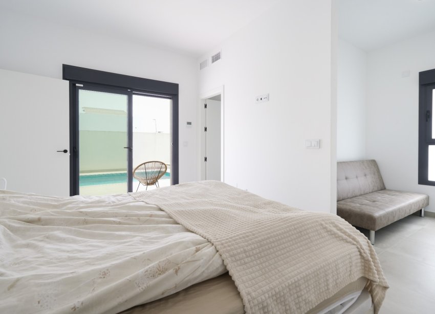 Reventa - Villa / Casa - Daya Nueva - Pueblo