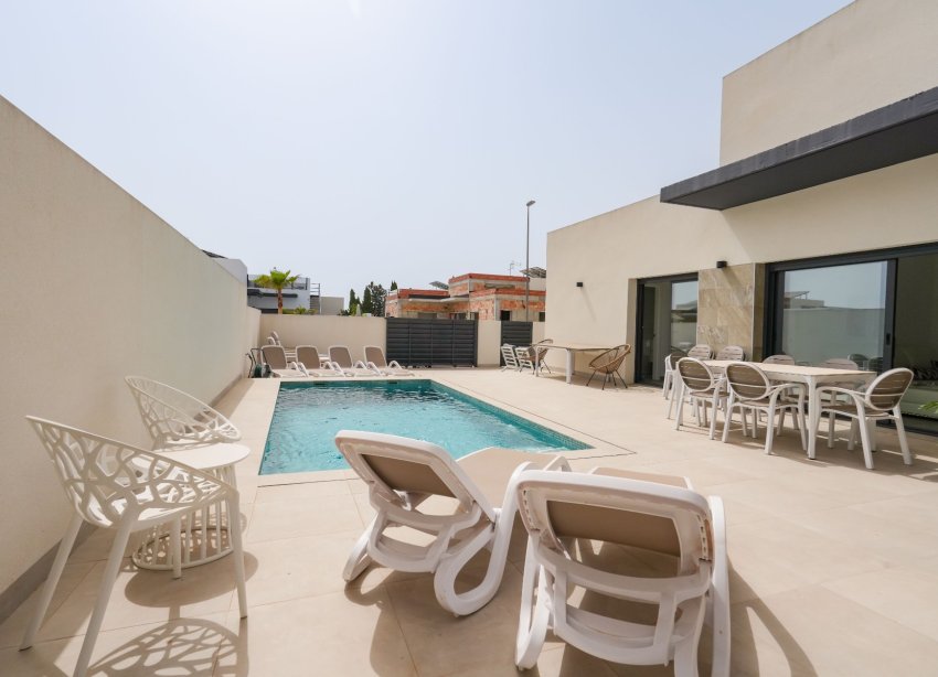 Reventa - Villa / Casa - Daya Nueva - Pueblo