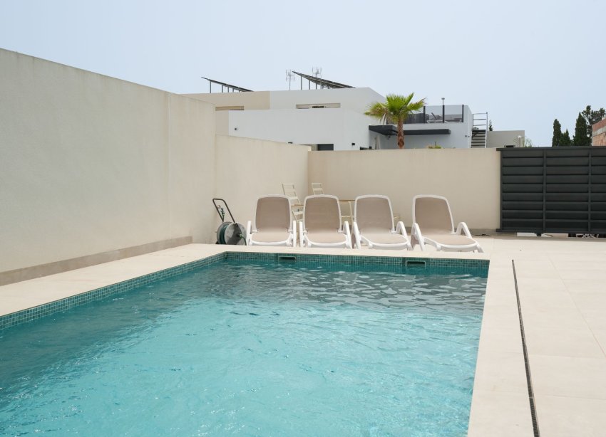 Reventa - Villa / Casa - Daya Nueva - Pueblo
