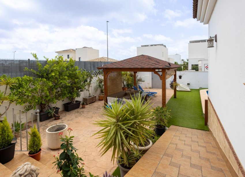 Reventa - Villa / Casa - Los Montesinos - La Herrada