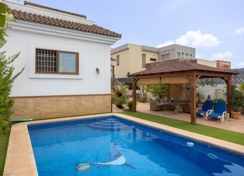 Reventa - Villa / Casa - Los Montesinos - La Herrada