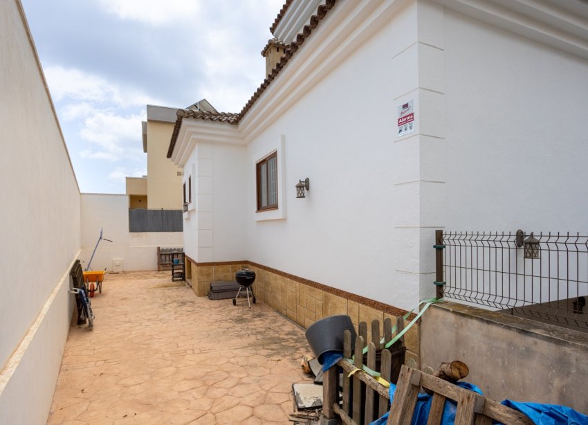 Reventa - Villa / Casa - Los Montesinos - La Herrada