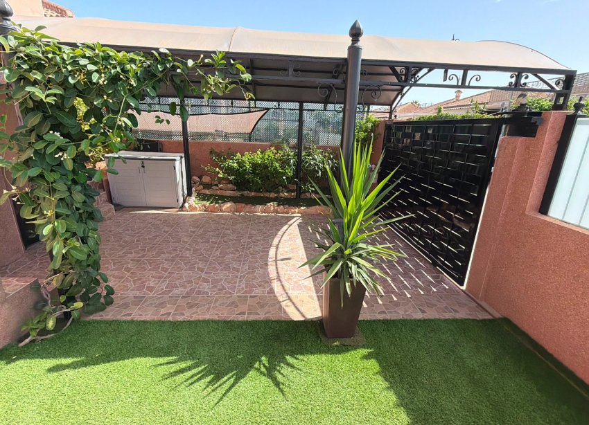 Reventa - Villa / Casa - Los Montesinos - La Herrada