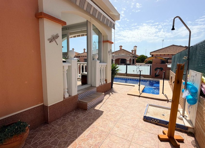 Reventa - Villa / Casa - Los Montesinos - La Herrada