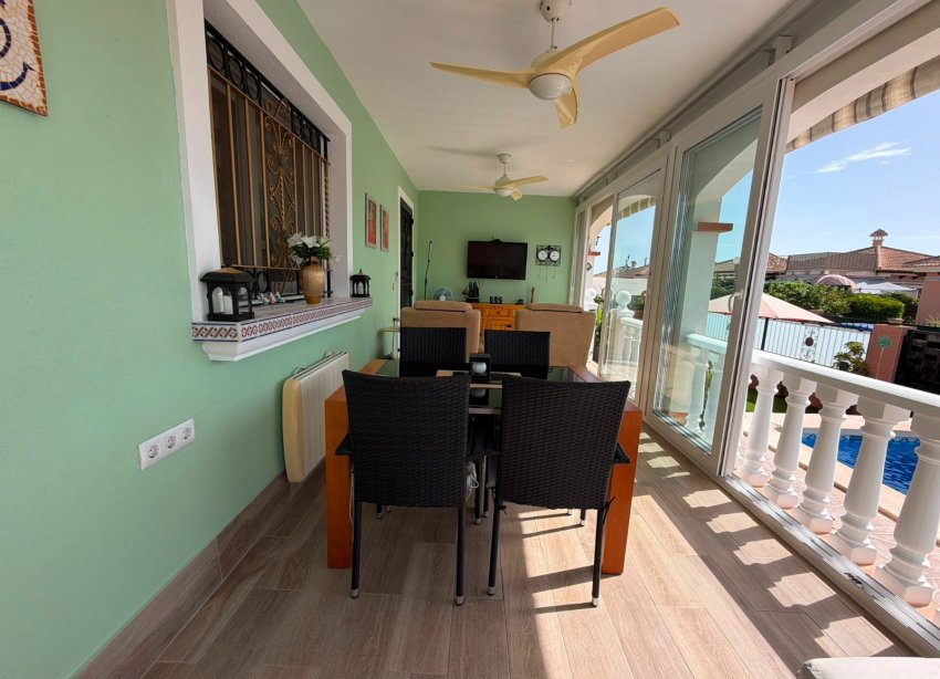 Reventa - Villa / Casa - Los Montesinos - La Herrada
