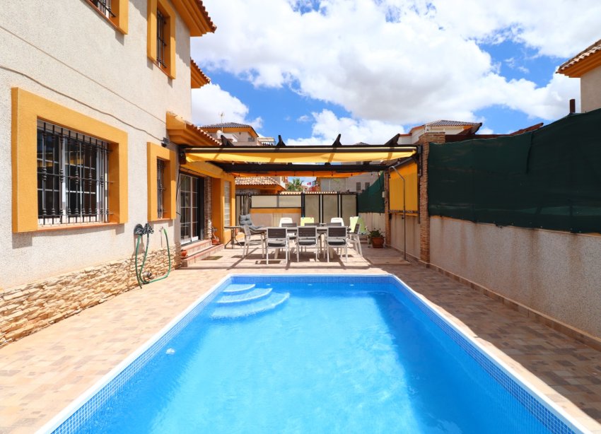 Reventa - Villa / Casa - Los Montesinos - La Herrada