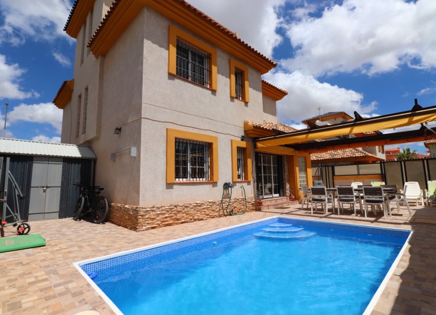 Reventa - Villa / Casa - Los Montesinos - La Herrada