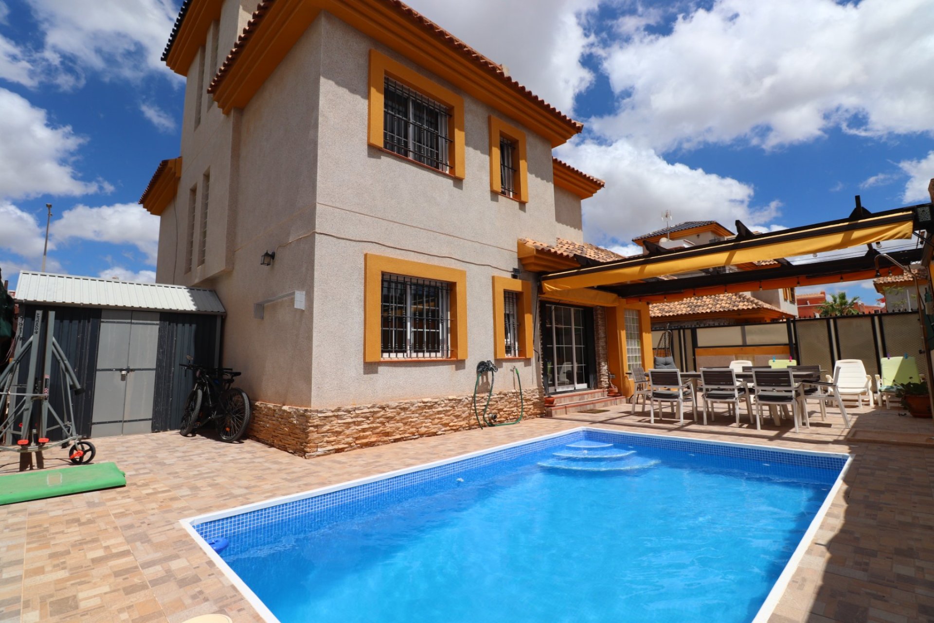 Reventa - Villa / Casa - Los Montesinos - La Herrada