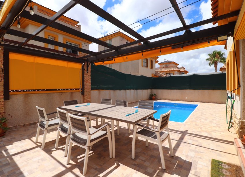 Reventa - Villa / Casa - Los Montesinos - La Herrada