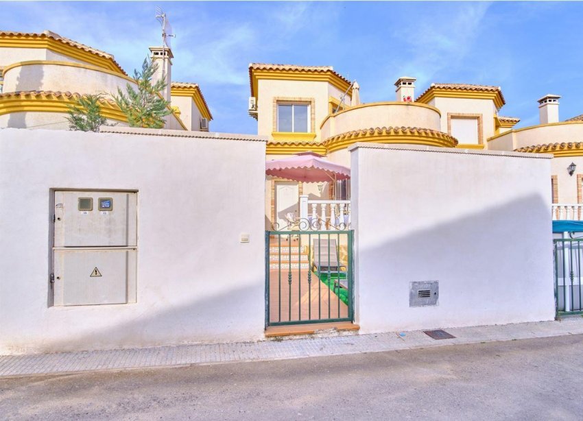 Reventa - Villa / Casa - Los Montesinos - La Herrada