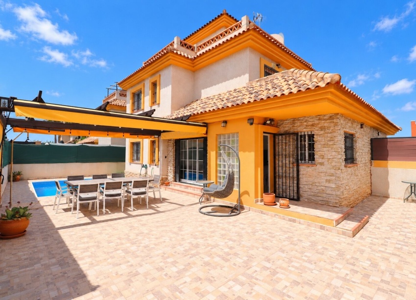 Reventa - Villa / Casa - Los Montesinos - La Herrada