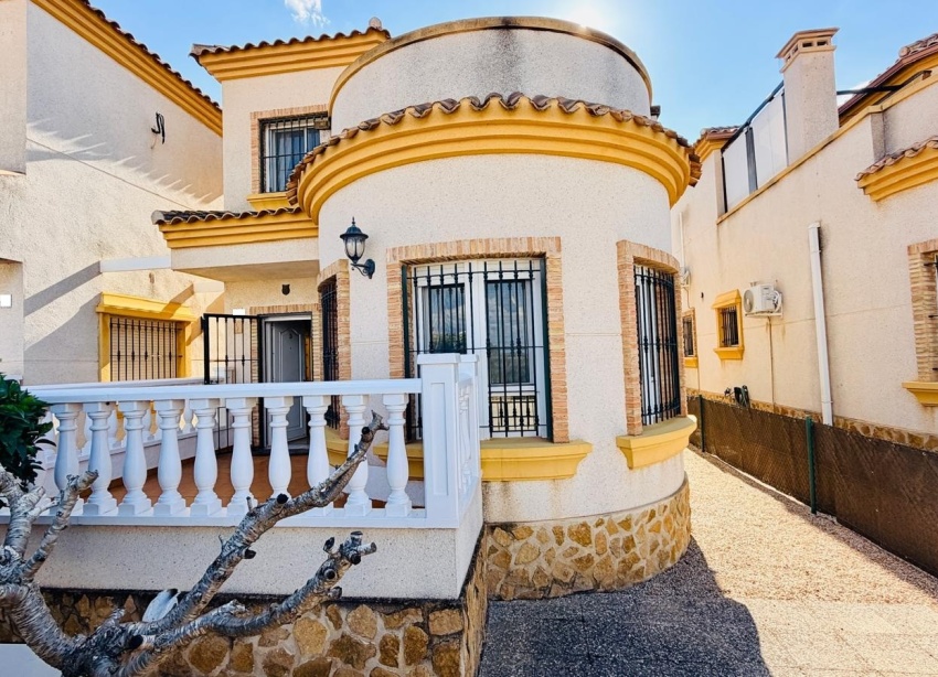 Reventa - Villa / Casa - Los Montesinos - La Herrada