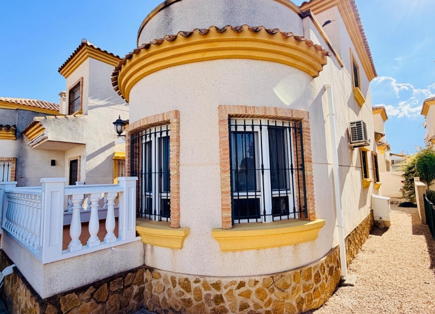 Reventa - Villa / Casa - Los Montesinos - La Herrada