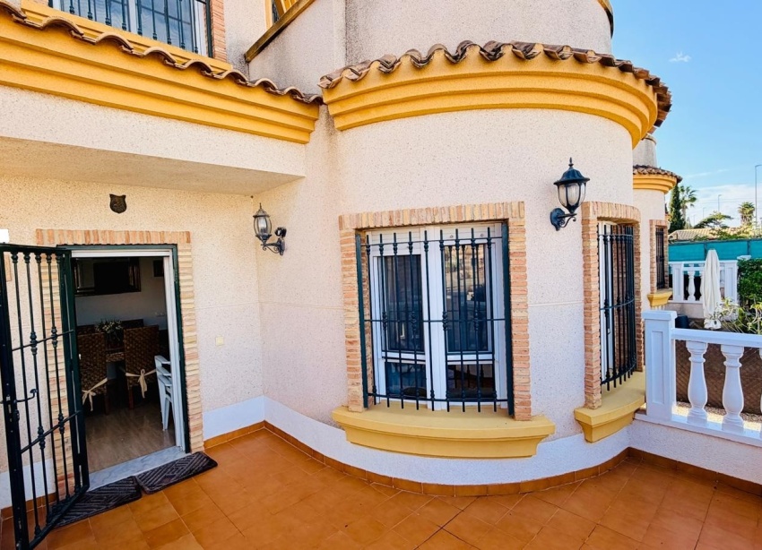 Reventa - Villa / Casa - Los Montesinos - La Herrada