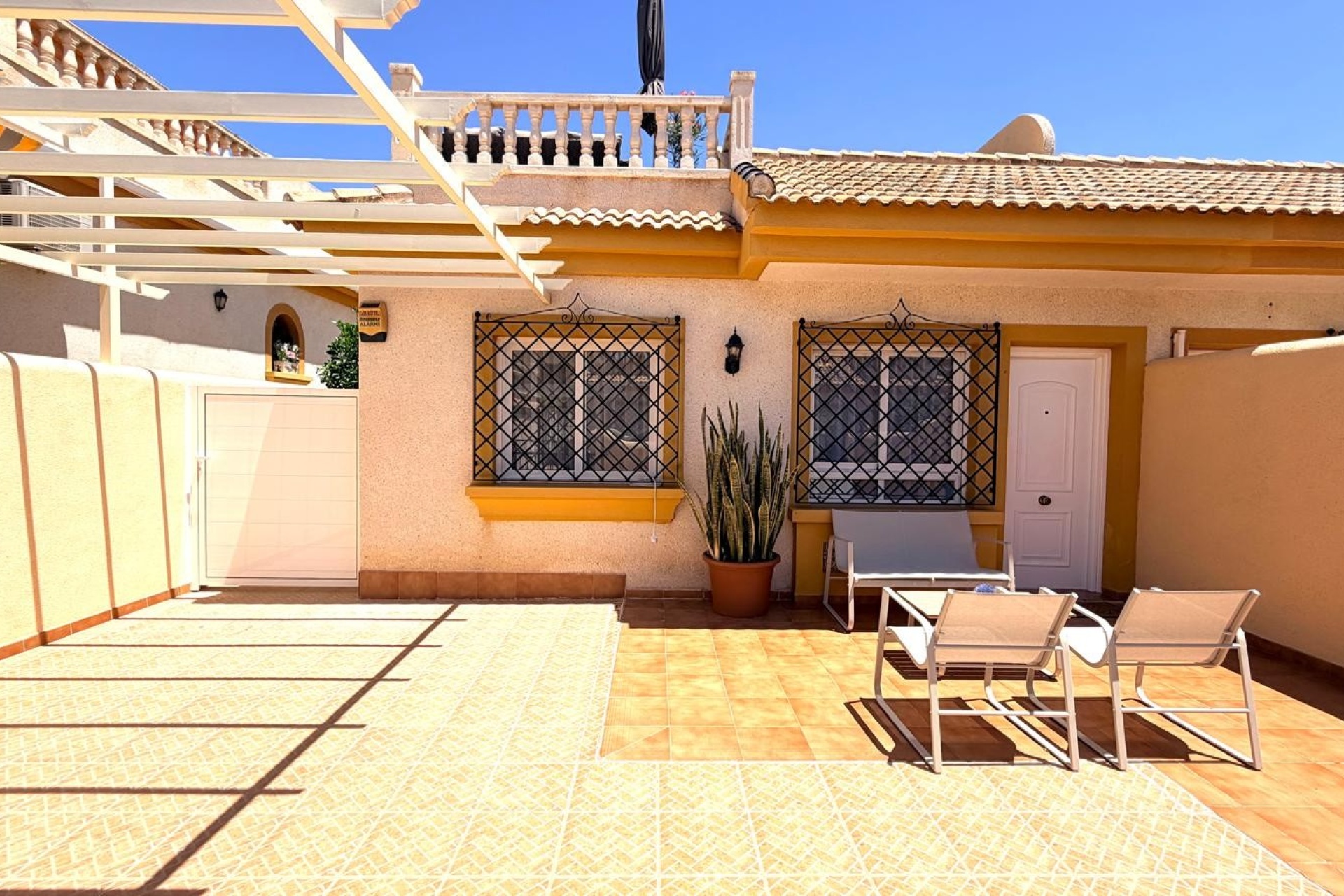 Reventa - Villa / Casa - Los Montesinos - Urbanizacion montesol
