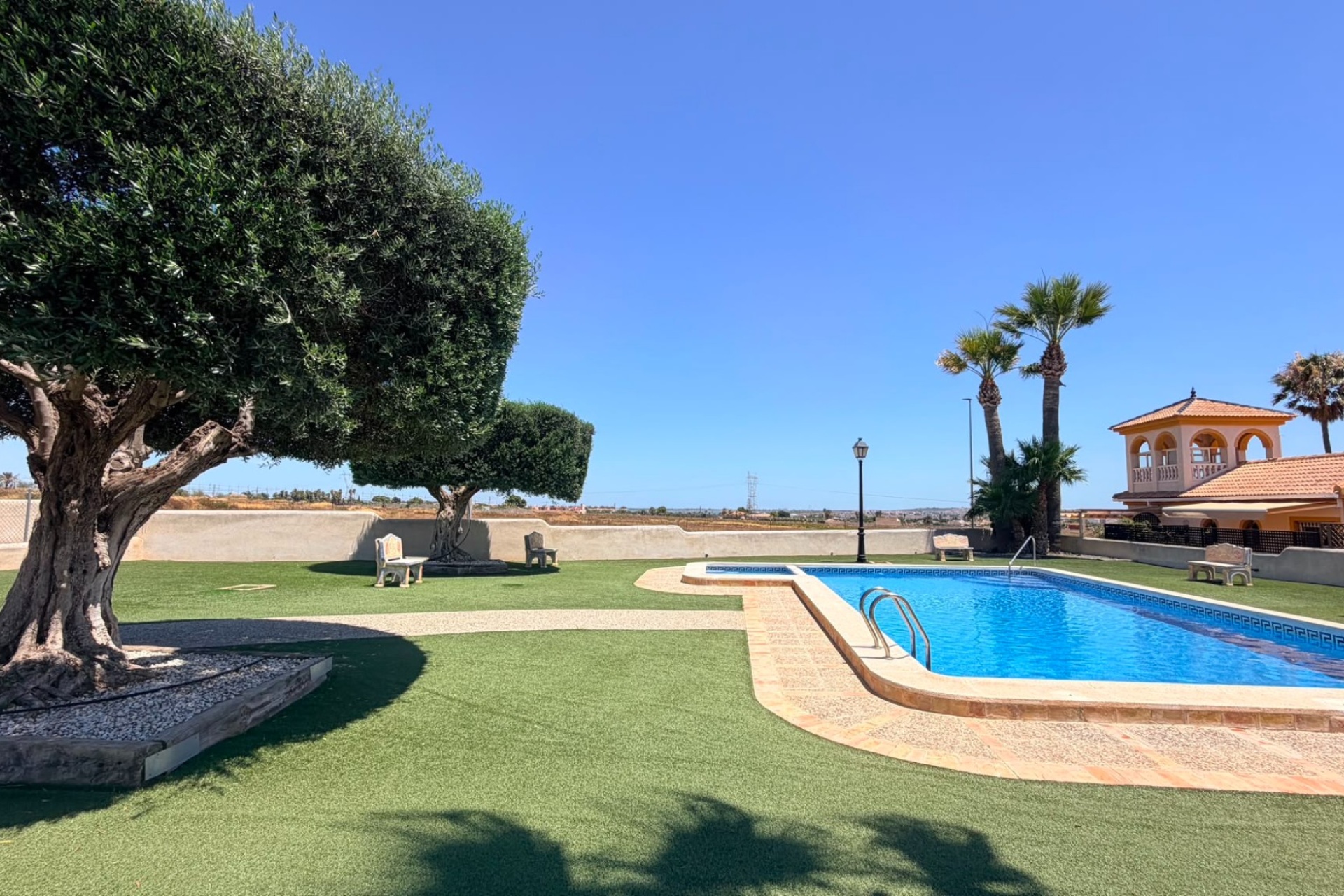 Reventa - Villa / Casa - Los Montesinos - Urbanizacion montesol