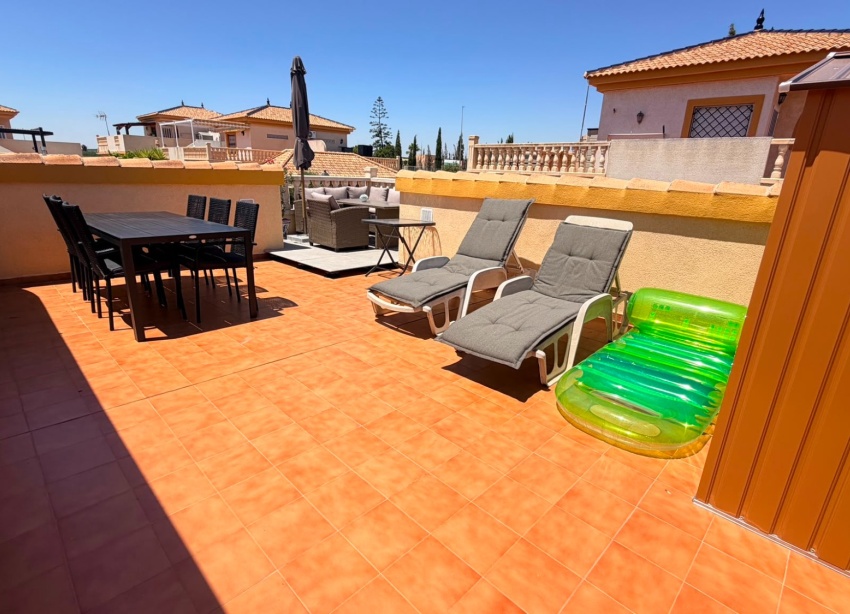 Reventa - Villa / Casa - Los Montesinos - Urbanizacion montesol