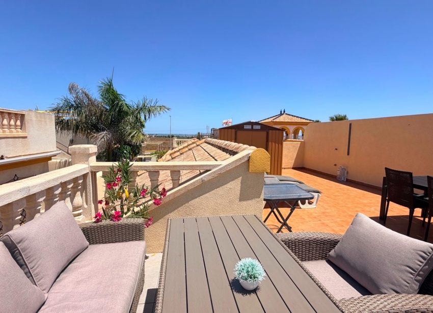 Reventa - Villa / Casa - Los Montesinos - Urbanizacion montesol