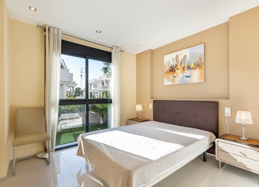 Reventa - Villa / Casa - Orihuela Costa - La Zenia