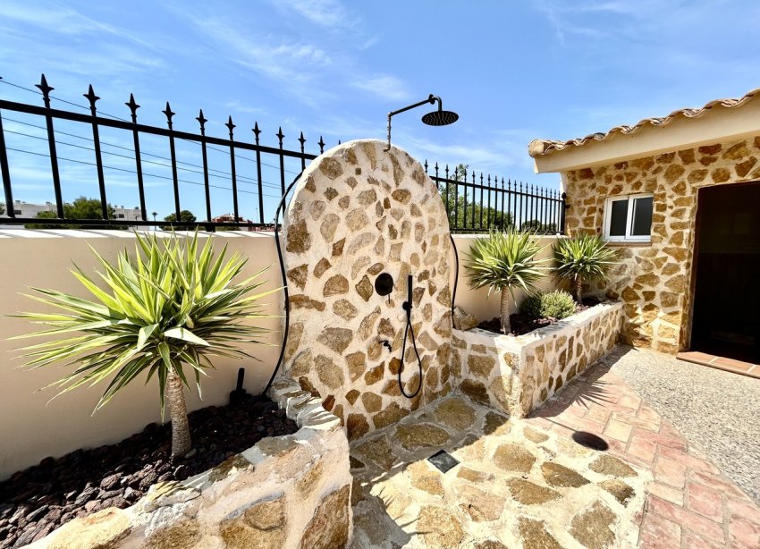 Reventa - Villa / Casa - Orihuela Costa - La Zenia