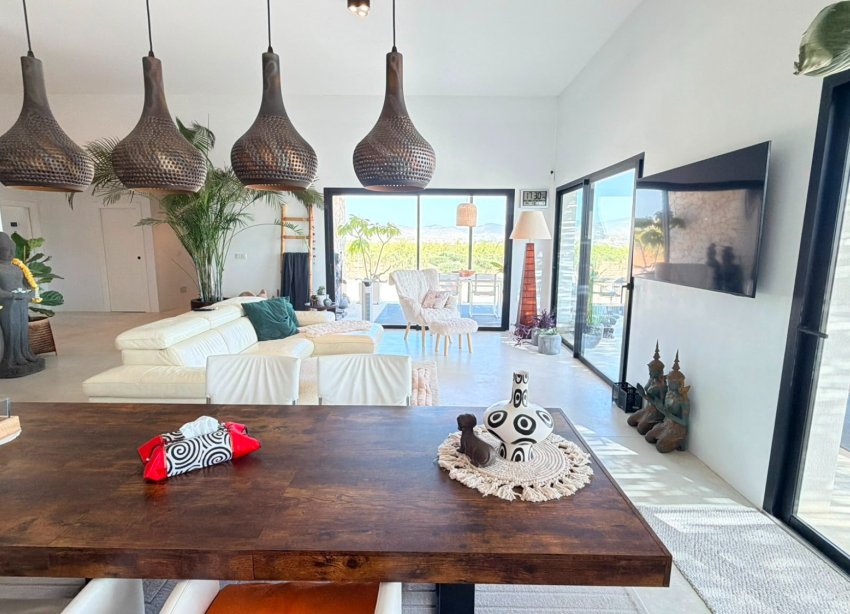 Reventa - Villa / Casa - Pinoso