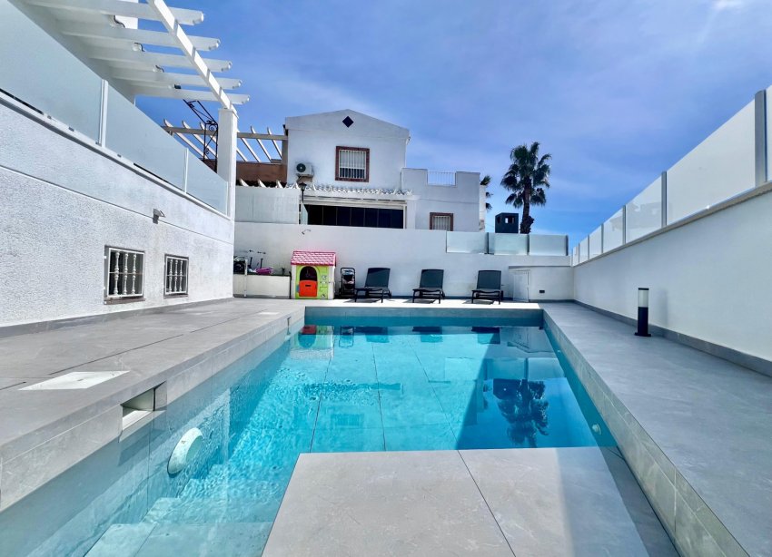 Reventa - Villa / Casa - San Miguel de Salinas - Las Filipinas