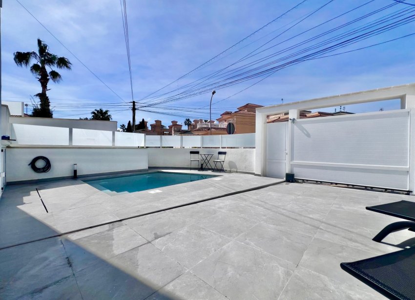 Reventa - Villa / Casa - San Miguel de Salinas - Las Filipinas
