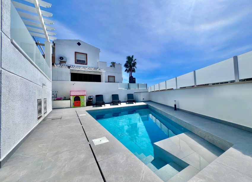 Reventa - Villa / Casa - San Miguel de Salinas - Las Filipinas