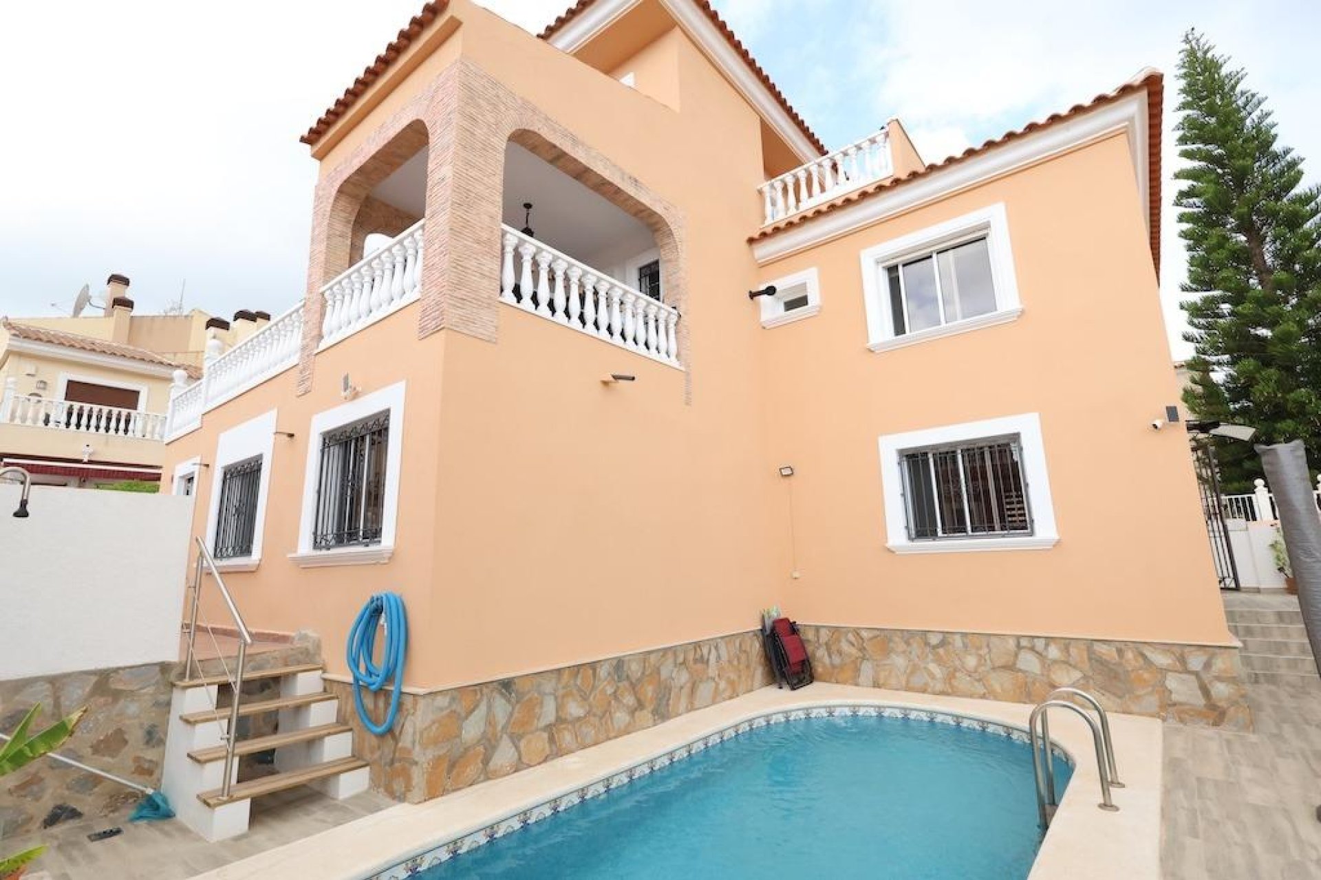 Reventa - Villa / Casa - San Miguel de Salinas - Las Filipinas