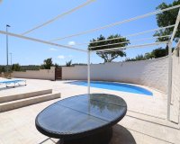 Reventa - Villa / Casa - San Miguel de Salinas - Urbanizaciones