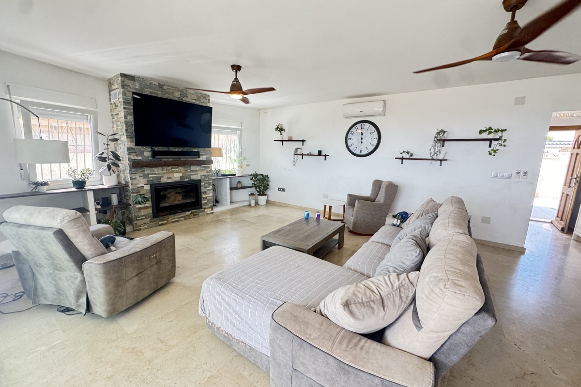 Reventa - Villa / Casa - San Miguel de Salinas
