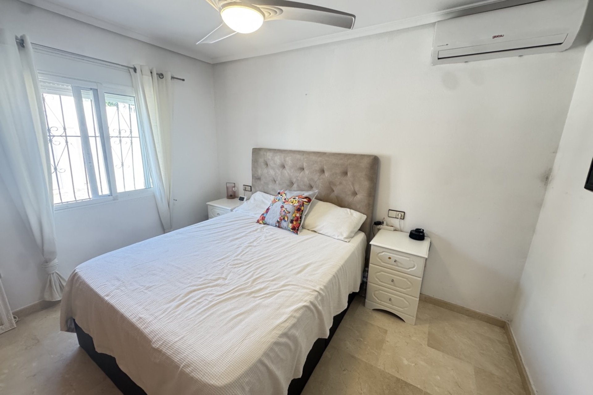 Reventa - Villa / Casa - San Miguel de Salinas